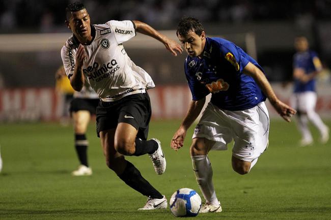 Corinthians x Cruzeiro: fotos do jogo no Pacaembu, em So Paulo, pela 35 rodada do Campeonato Brasileiro de 2010