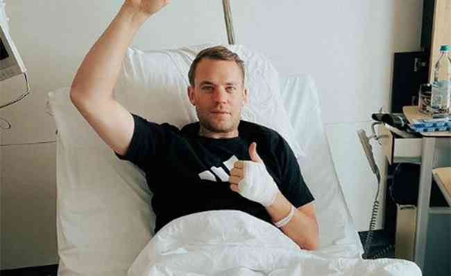 Neuer sofreu grave leso em momento de descanso
