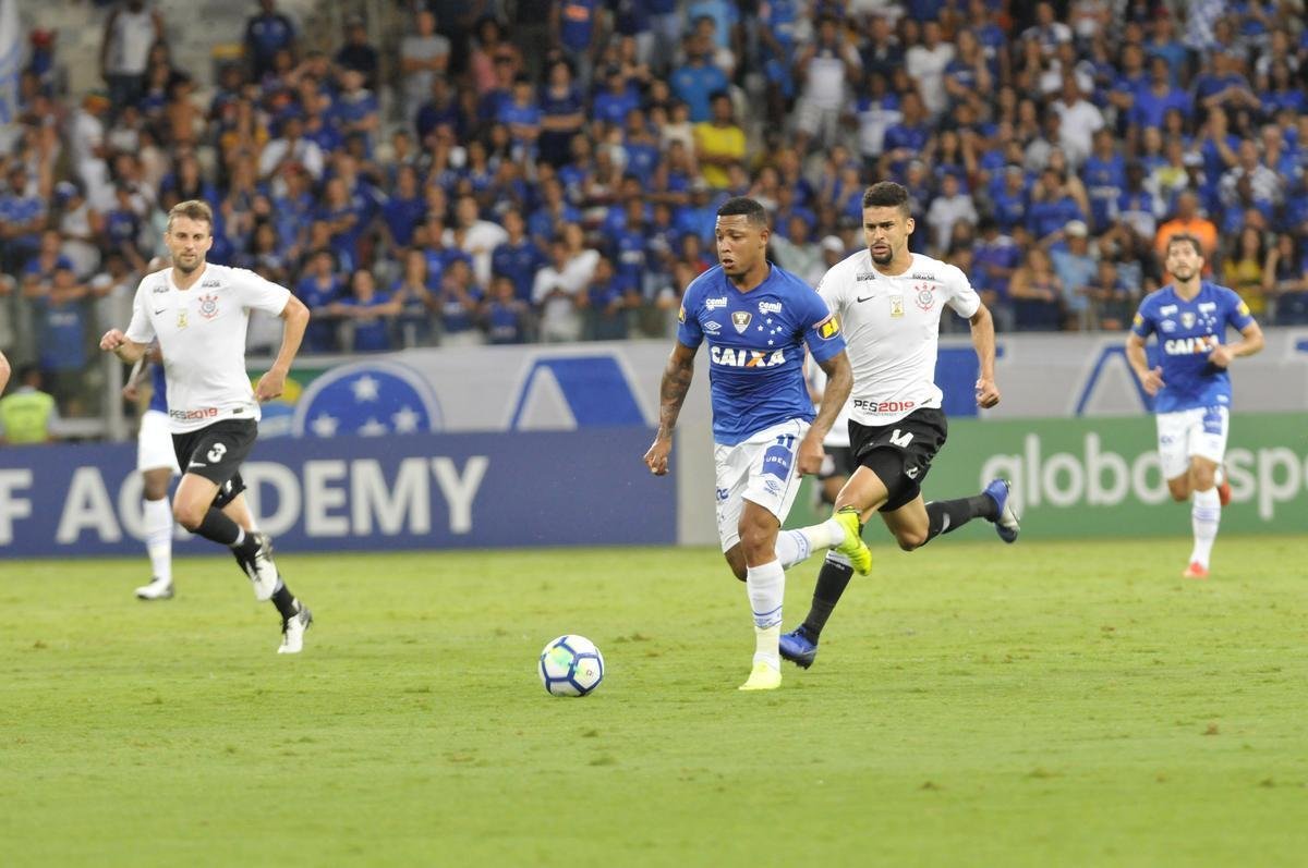 Fotos de Cruzeiro x Corinthians, no Mineiro, pela 34 rodada do Campeonato Brasileiro