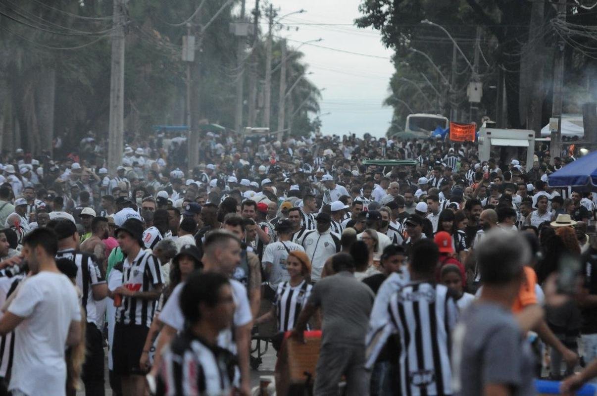 Fotos da torcida do Atltico na chegada ao Mineiro para a partida diante do Juventude pela 34 rodada do Brasileiro