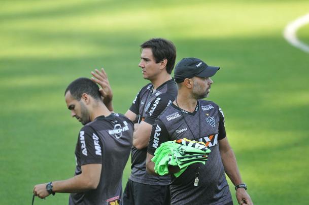 Zagueiro uruguaio Martn Rea treinou pela primeira vez com o elenco do Atltico na Cidade do Galo, j visando ao duelo de domingo, contra o Botafogo, no Rio, pelo Campeonato Brasileiro