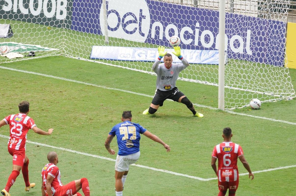 Edu empatou o jogo para o Cruzeiro diante do Villa Nova, no Independncia, pela oitava rodada do Campeonato Mineiro