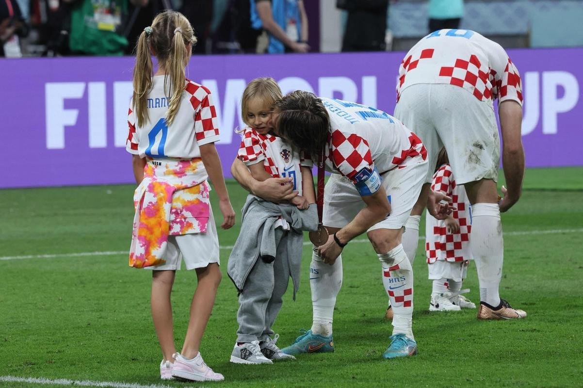 Festa e premiao dos jogadores da Crocia pela conquista do terceiro lugar na Copa do Mundo de 2022, no Catar. Time croata venceu o Marrocos por 2 a 1 neste sbado (17), no Estdio Internacional Khalifa, em Doha
