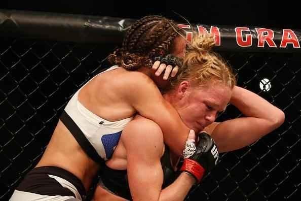 UFC 196, em Las Vegas - Miesha Tate surpreende Holly Holm e conquista o cinturão