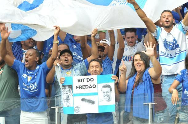 Fotos da torcida do Cruzeiro no primeiro clssico da final do Mineiro, contra o Atltico, no Mineiro