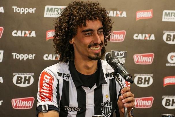 Imagens da apresentação de Valdívia no Atlético