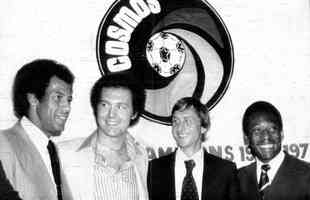 05/08/1978 - O jogador de futebol da Holanda Johan Cruijff em Nova York para fazer duas partidas pelo Cosmos (30 de agosto e 4 de setembro de 1978). Ele vai doar o dinheiro que receber pelas duas partidas a Unicef e a Cruz Vermelha. Cruyff foi apresentado  imprensa norte-americana ao lado de Carlos Alberto, Beckenbauer e Pel