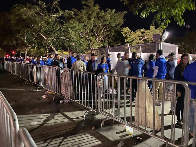 Chegada da torcida do Cruzeiro ao Mineiro para o jogo contra o Sport pela 15 rodada da Srie B do Campeonato Brasileiro