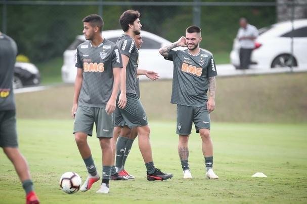 Em busca de reação na Libertadores, Atlético treinou na tarde deste domingo, na Cidade do Galo, antes de viagem para Montevidéu, local da partida contra Nacional