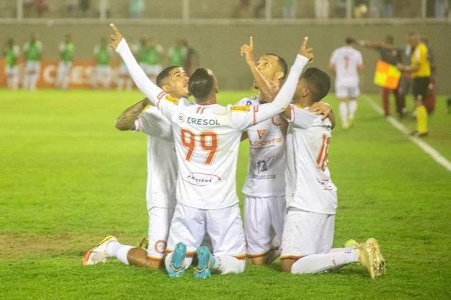 Tombense e Cruzeiro se enfrentaram pela Srie B