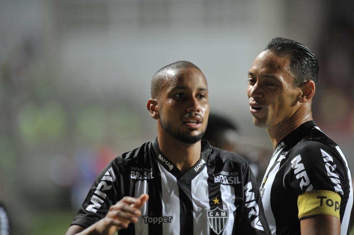 Veja fotos do jogo Atltico x URT