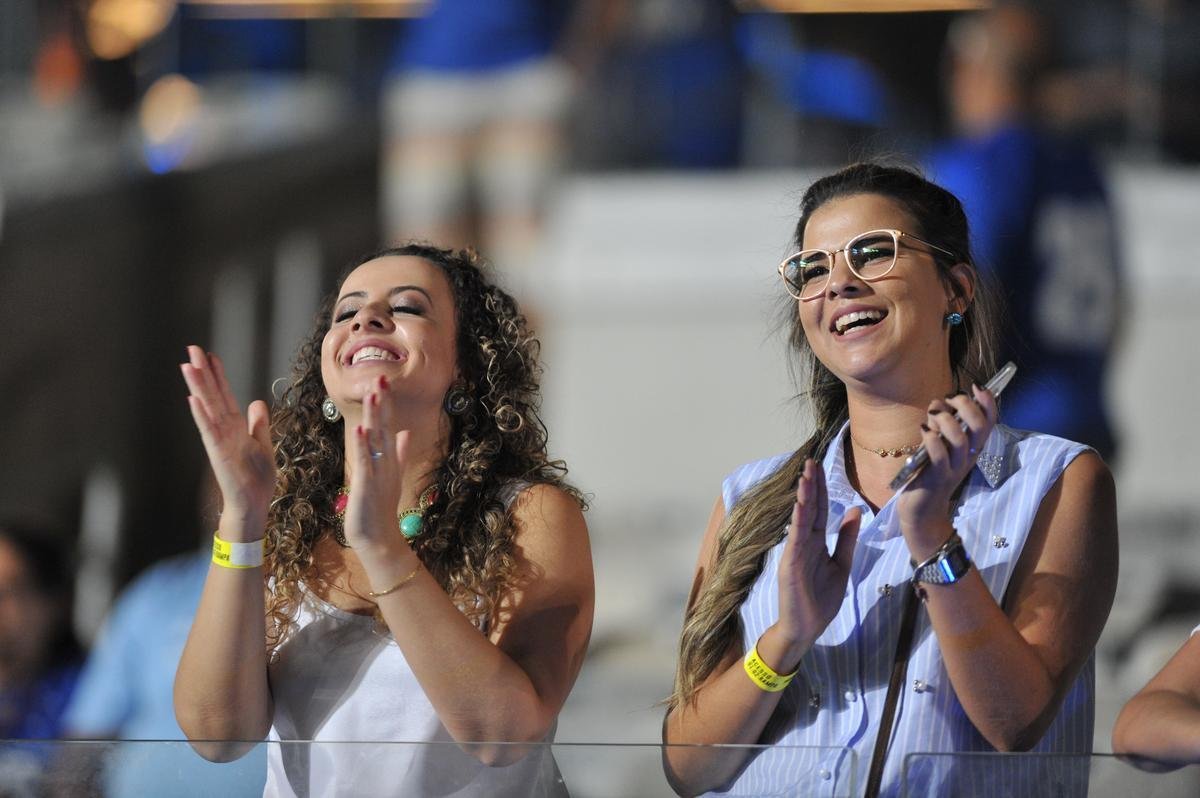 Imagens do duelo entre Cruzeiro e Internacional, no Mineiro, pela 22 rodada do Brasileiro 