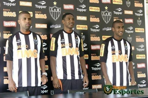No comeo de 2010, clube assinou com novo fornecedor de material esportivo e foi lanada uma camisa provisria