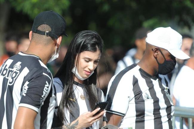 Fotos da chegada da torcida do Atltico ao Mineiro para o clssico contra o Cruzeiro pela nona rodada do Mineiro 