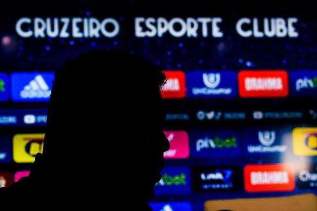 Em sua primeira visita  Toca da Raposa II, Ronaldo concedeu entrevista coletiva e teve contato com jogadores e comisso tcnica do Cruzeiro. Ele tambm se encontrou com scios da categoria Diamante.