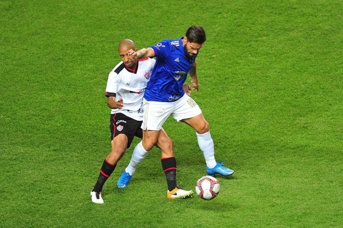 Fotos do duelo entre Cruzeiro e Vitria, no Independncia, em Belo Horizonte, pela 17 rodada da Srie B do Campeonato Brasileiro