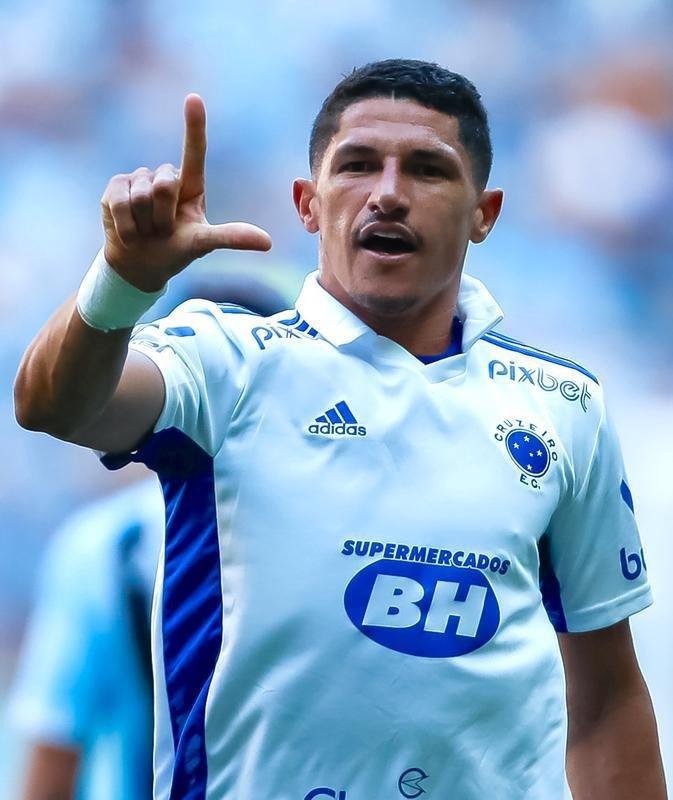 Luvannor abriu o placar para o Cruzeiro sobre o Grmio: 1 a 0