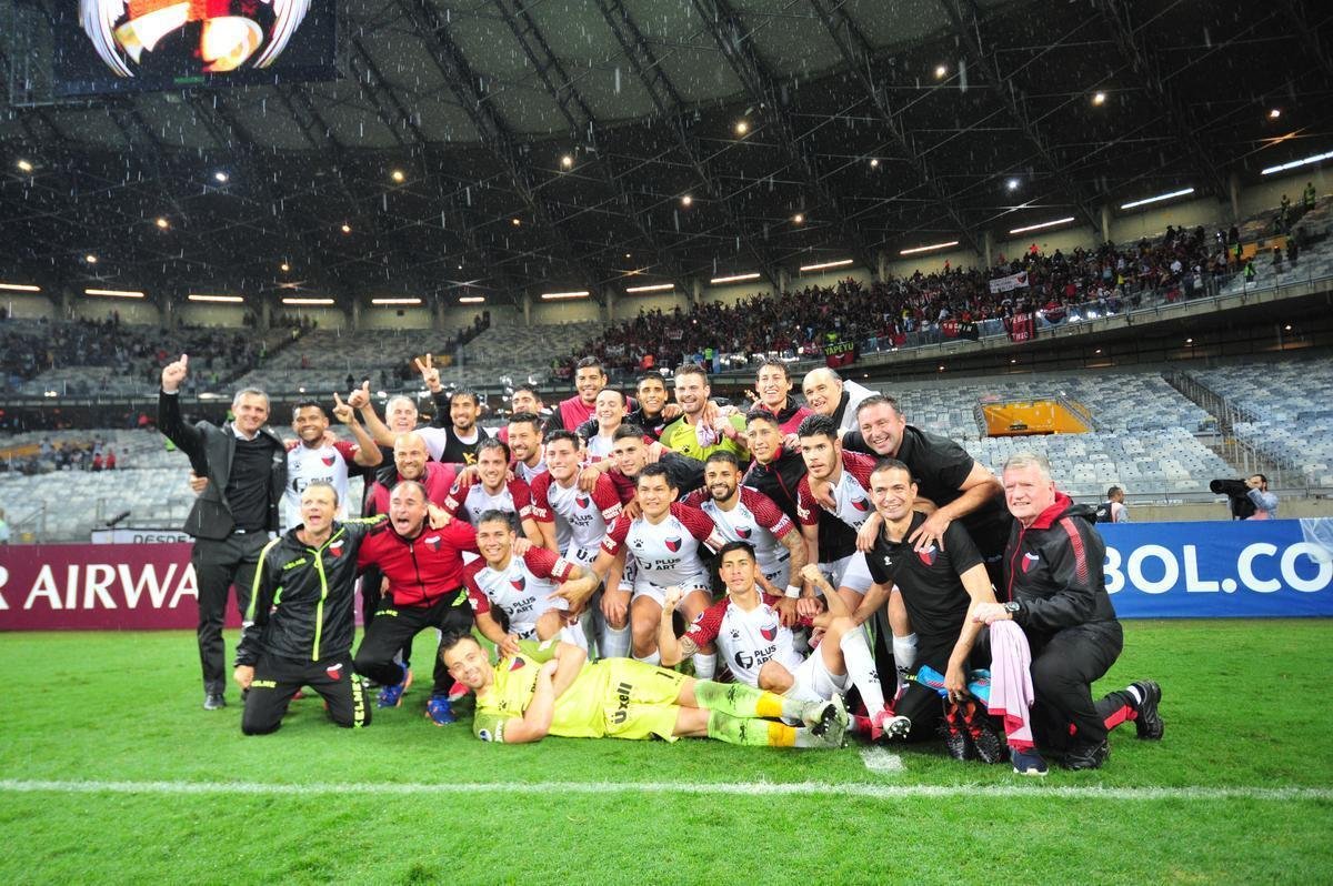 Atltico perdeu por 4 a 3 para o Coln nos pnaltis e foi eliminado da Copa Sul-Americana. Goleiro argentino Burin defendeu penalidades de Rver e Cazares