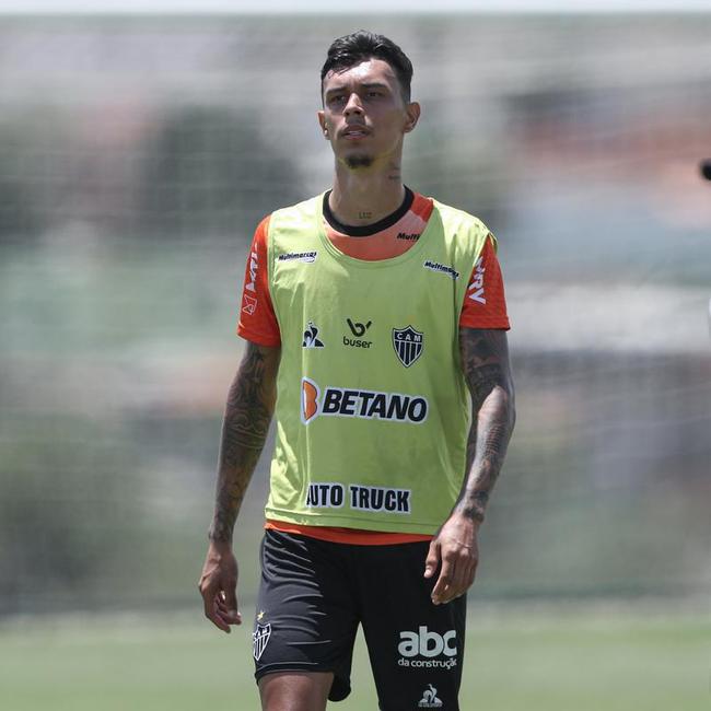 Com seriedade, mas tambm descontrao, o Atltico treinou sob sol forte na manh desta sexta-feira (21), na Cidade do Galo, em Vespasiano. Este foi o quinto dia de pr-temporada para o clube mineiro em 2022, sob o comando do tcnico argentino Antonio 'El Turco' Mohamed. Novas baixas, o volante Allan e o atacante Keno testaram positivo para COVID-19 e no participaram das atividades (ambos cumprem perodo de sete dias de isolamento social).