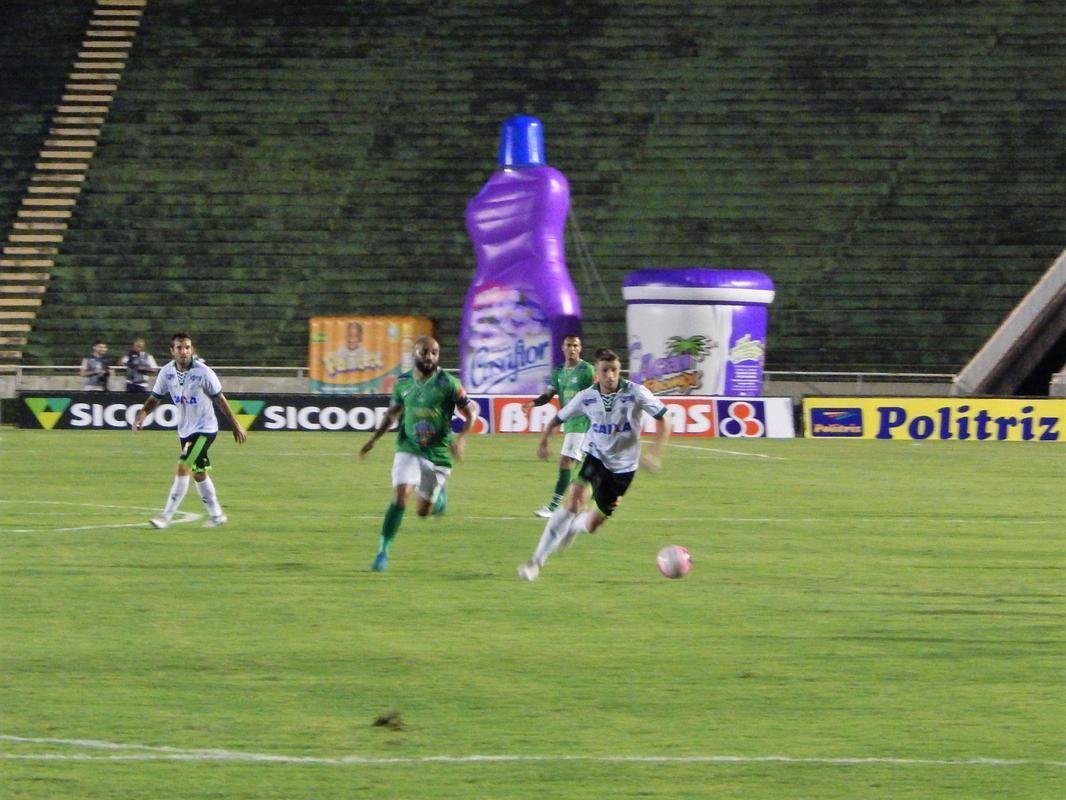 Uberlndia e Amrica se enfrentaram, no Parque do Sabi, pela sexta rodada do Campeonato Mineiro