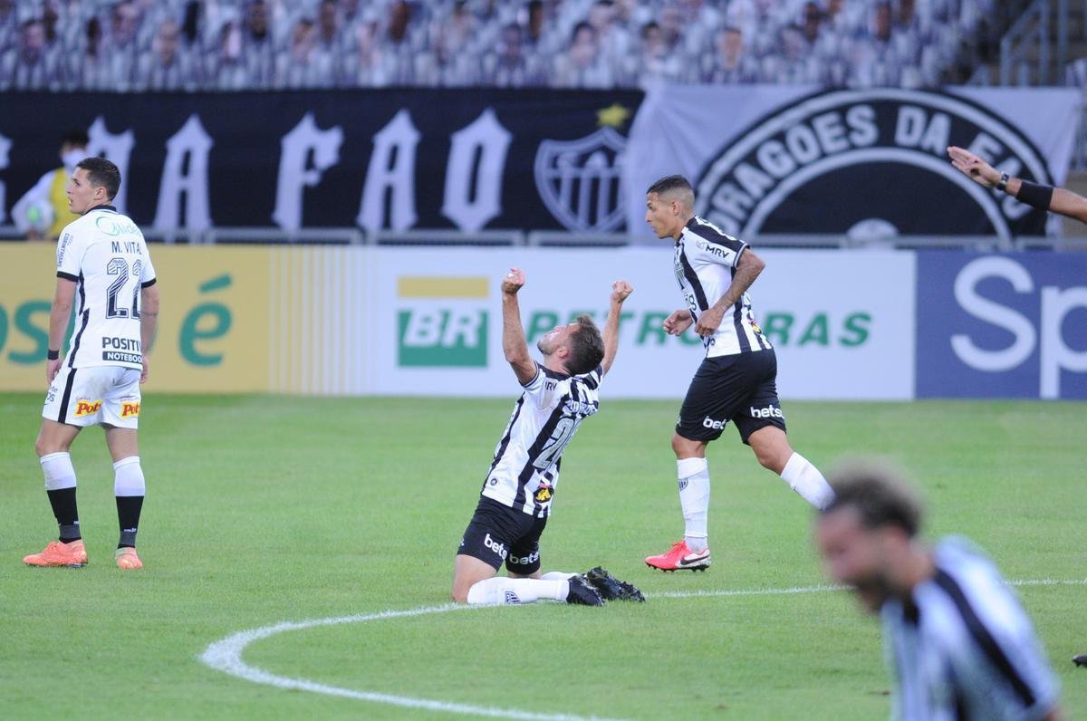 Galo virou na etapa final com gols de Hyoran (2) e Nathan: 3 a 2