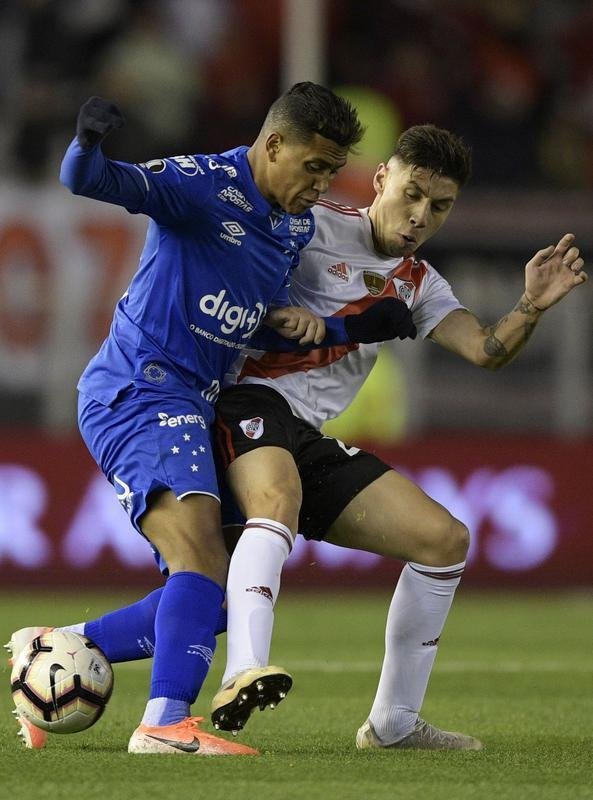 Fotos do primeiro tempo do duelo entre River Plate e Cruzeiro, no Monumental de Núñez, em Buenos Aires, pela ida das oitavas de final da Copa Libertadores