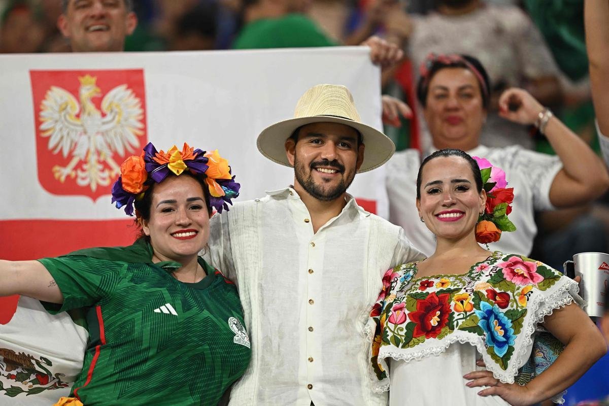Imagens da torcida no jogo entre Mxico e Polnia pelo Grupo C da Copa do Mundo.
