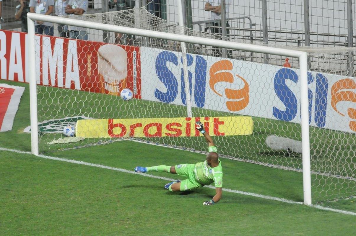 Ademir, de pnalti, sacramentou a virada do Amrica sobre o Palmeiras no Independncia