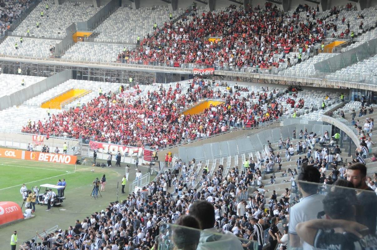 Torcida do Flamengo na partida contra o Atltico, no Mineiro, em Belo Horizonte, em jogo pelo Campeonato Brasileiro