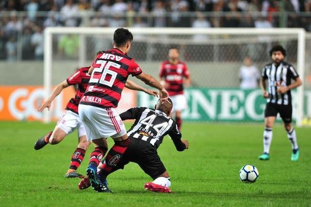 Fotos do primeiro tempo do duelo entre Atltico e Flamengo, no Independncia, pelo Brasileiro