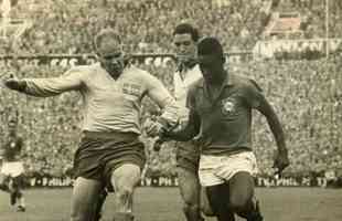 Pel em lance do jogo contra a Sucia na final da Copa de 1958