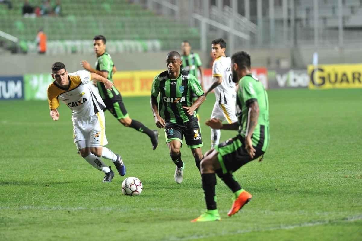 Imagens da partida entre Amrica e Cricima, no Independncia, pela Srie B do Brasileiro