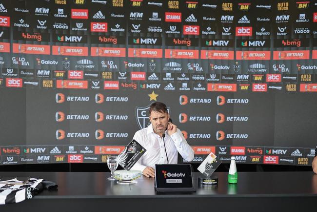 Fotos da apresentação de Eduardo Coudet no Atlético