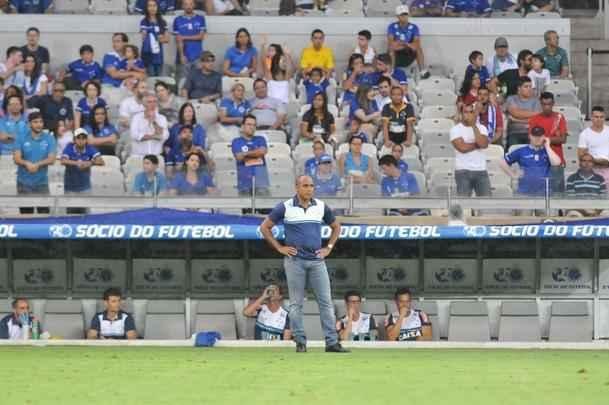Cruzeiro e Amrica ficaram no empate, e permitiriam a chegada do Uberlndia  liderana