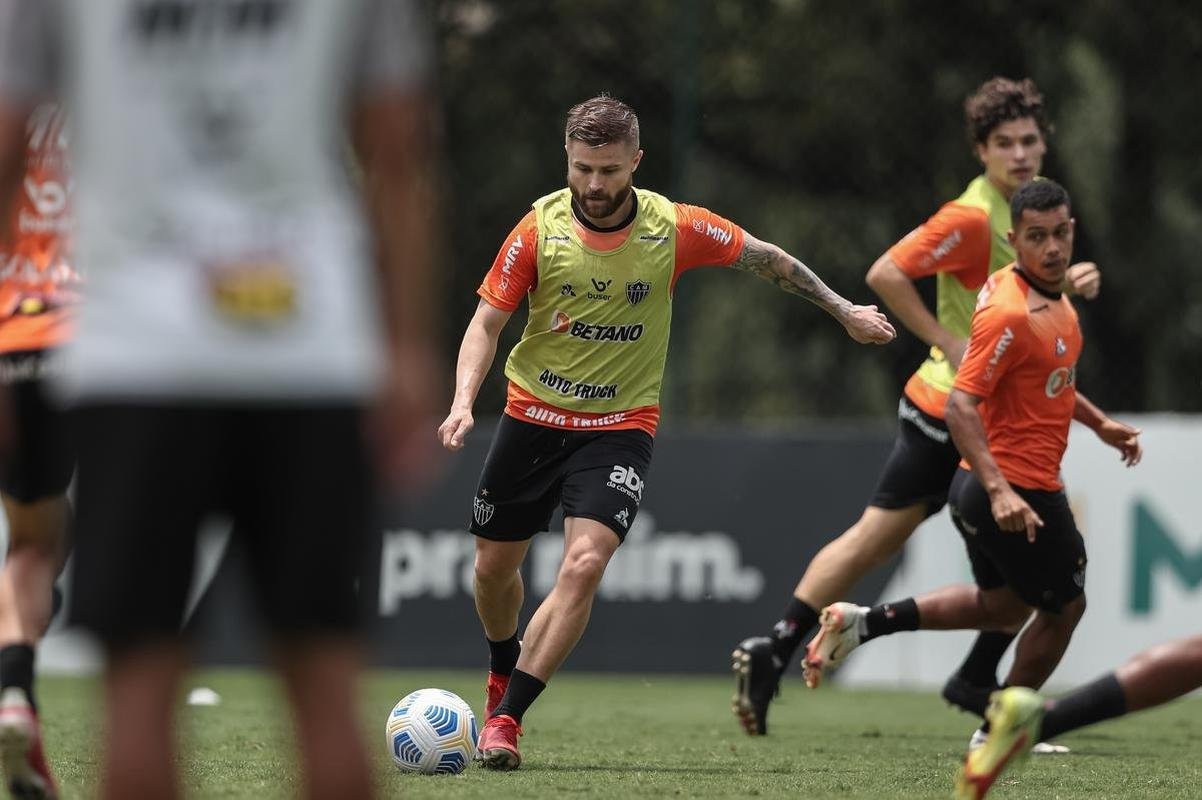 Elenco atleticano encerrou a preparao para enfrentar o Atltico-GO fora de casa 
