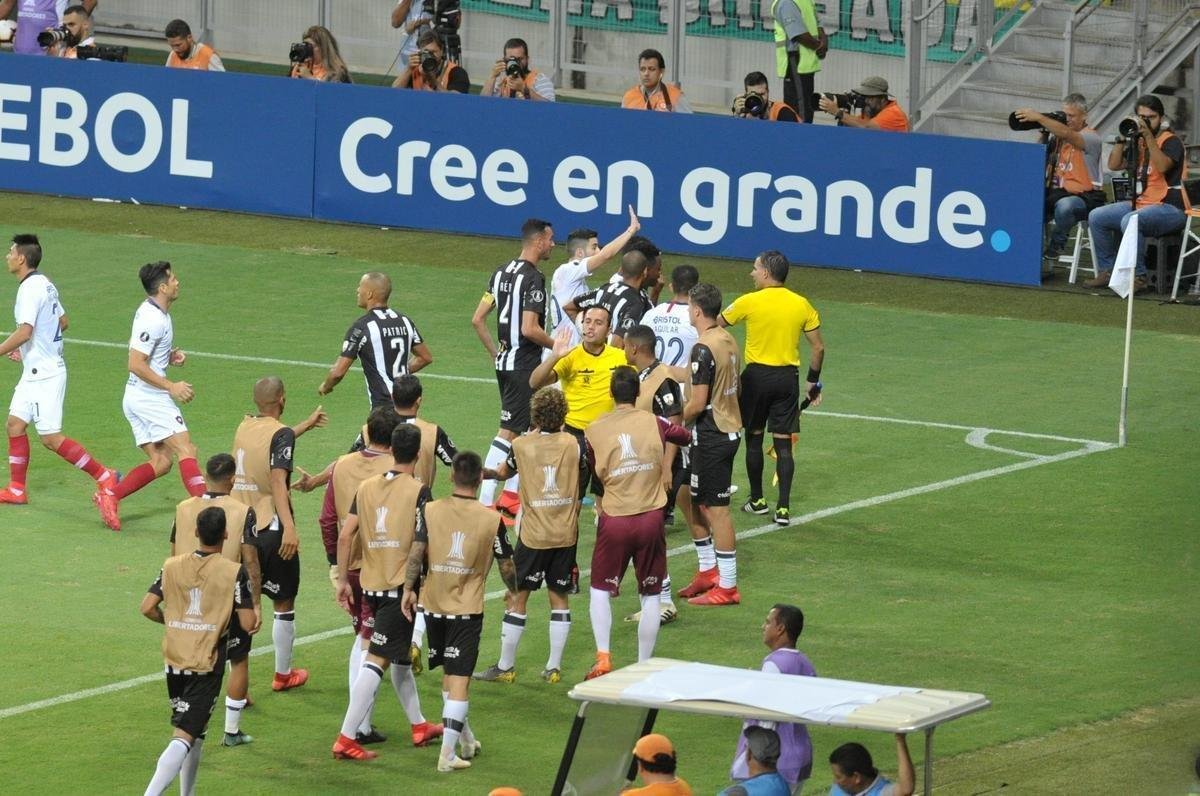 Fotos do duelo entre Atltico e Cerro Porteo, no Mineiro, pelo Grupo E da Copa Libertadores