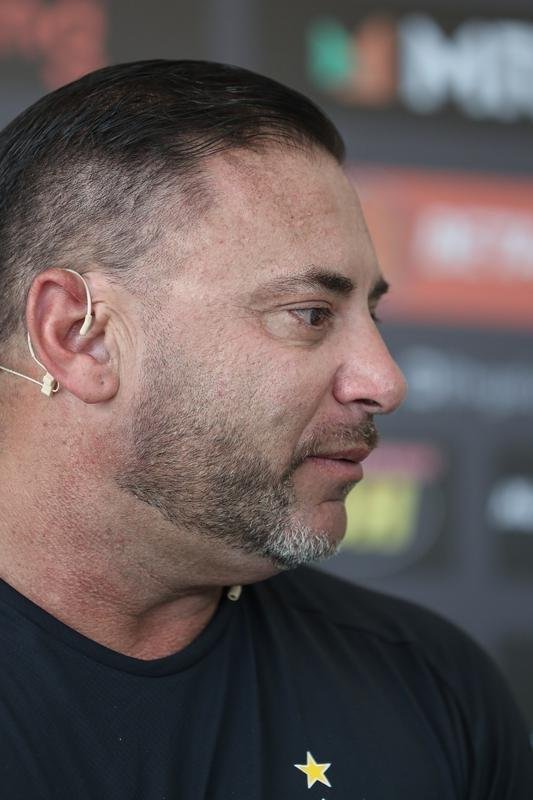 O técnico argentino 'El Turco' Mohamed foi apresentado pelo Atlético nesta terça-feira (25/01) ao lado do presidente do clube, Sérgio Coelho.