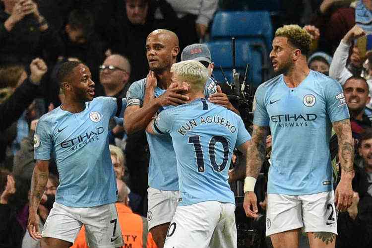 Leicester City conquista o título inglês após empate em clássico londrino