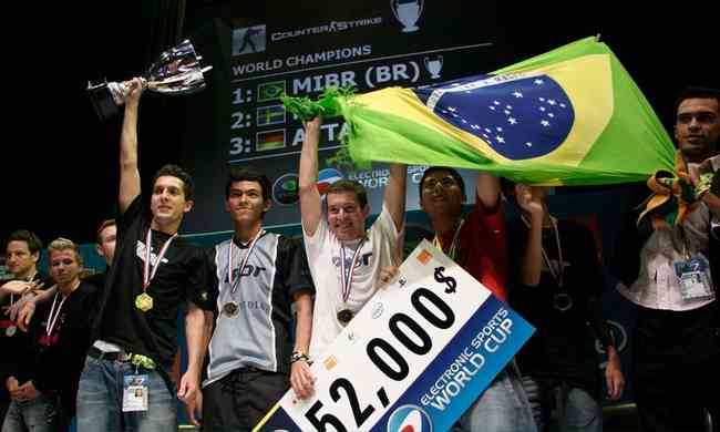 Time do MiBR de Counter Strike, campeões do ESWC 2006. A MiBR foi o primeiro time de esports brasileiro a conquistar um campeonato mundial