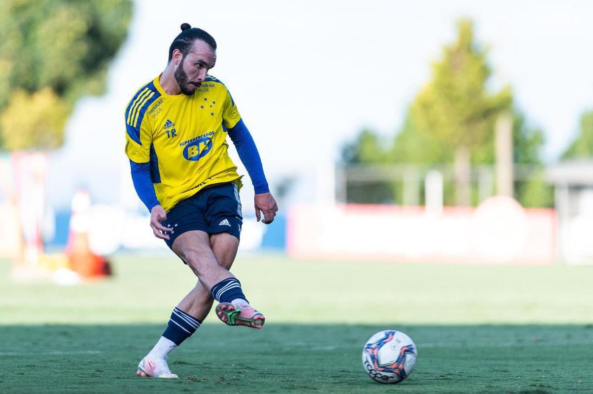 O atacante Kek no teve o contrato renovado com o Cruzeiro. Em 30 de novembro, ele se despediu do clube com uma mensagem nas redes sociais. 