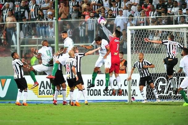 Fotos do primeiro tempo do clssico entre Atltico e Amrica, no Independncia, pela semifinal do Mineiro