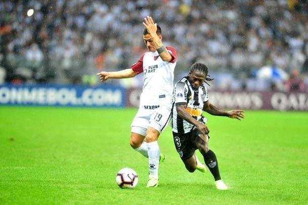 Lances do primeiro tempo da partida entre Atltico e Coln, no Mineiro, pela semifinal da Copa Sul-Americana