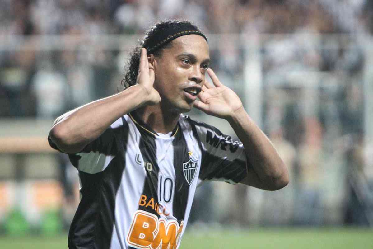 Copa Libertadores de 2013: Atlético 5 x 2 Arsenal - Em uma noite mágica de Ronaldinho Gaúcho, o Atlético atropelou o Arsenal pela fase de grupos. O astro da camisa 10 foi o nome da partida, com dois gols, um deles uma pintura. Tardelli, Luan e Alecsandro completaram o placar.