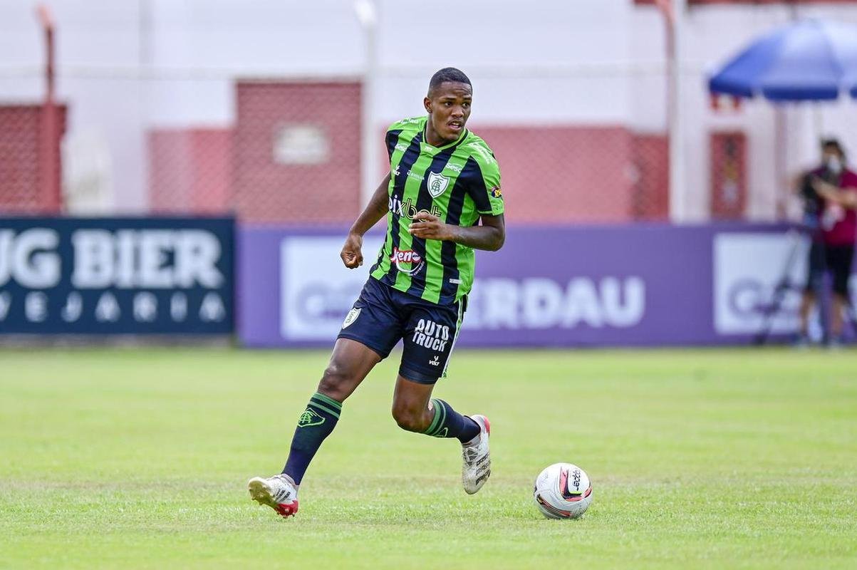 Jogo foi disputado com muito calor, em Nova Lima, na manh deste sbado 