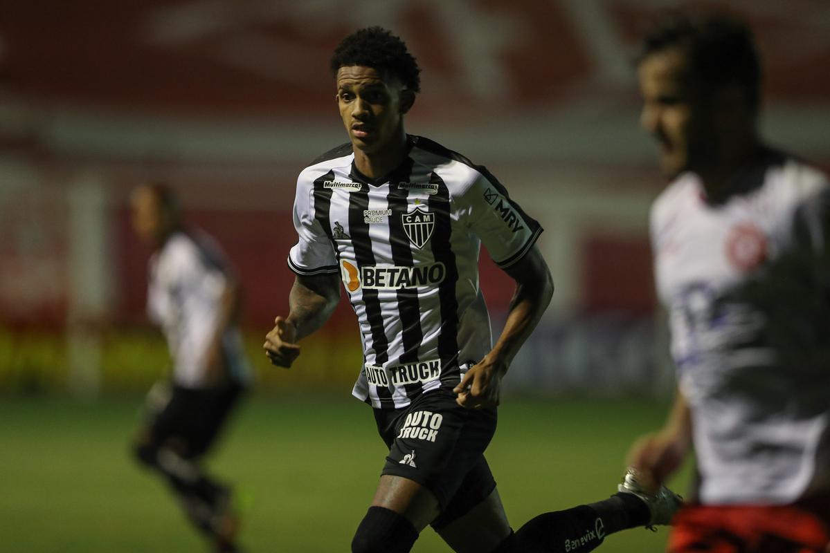 Tombense e Atlético se enfrentaram nesta quinta-feira (4), em partida válida pela 2ª rodada do Campeonato Mineiro. O confronto foi realizado no Estádio Antônio Guimarães de Almeida, em Tombos. No primeiro tempo, uma queda de energia paralisou a partida por cerca de 20 minutos.