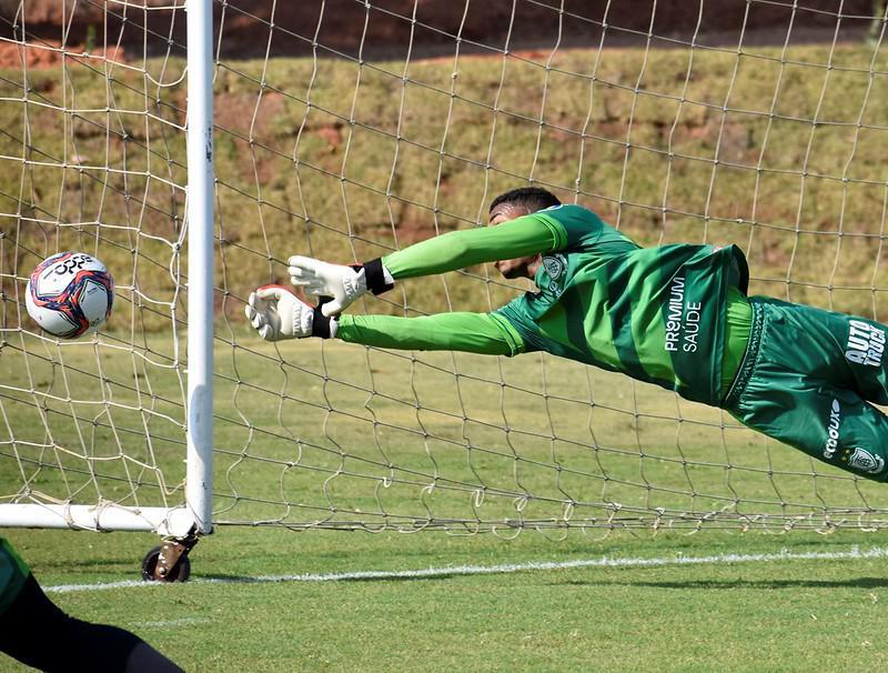 Amrica treinou no CT Lanna Drumond, na manh desta quinta-feira (29), visando o clssico contra o Cruzeiro no prximo domingo.