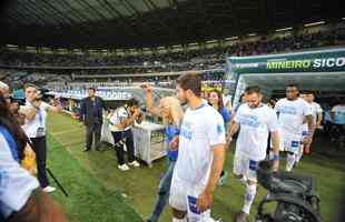 Mulheres foram homenageadas no Mineiro antes de jogo entre Cruzeiro e URT (Juarez Rodrigues/EM D.A Press)