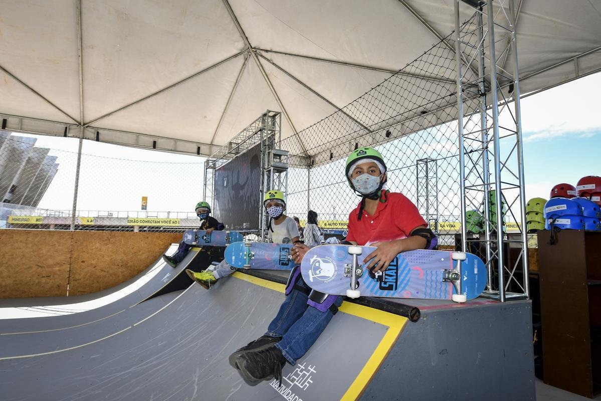 Esplanada do Mineiro tem aulas gratuitas de skate