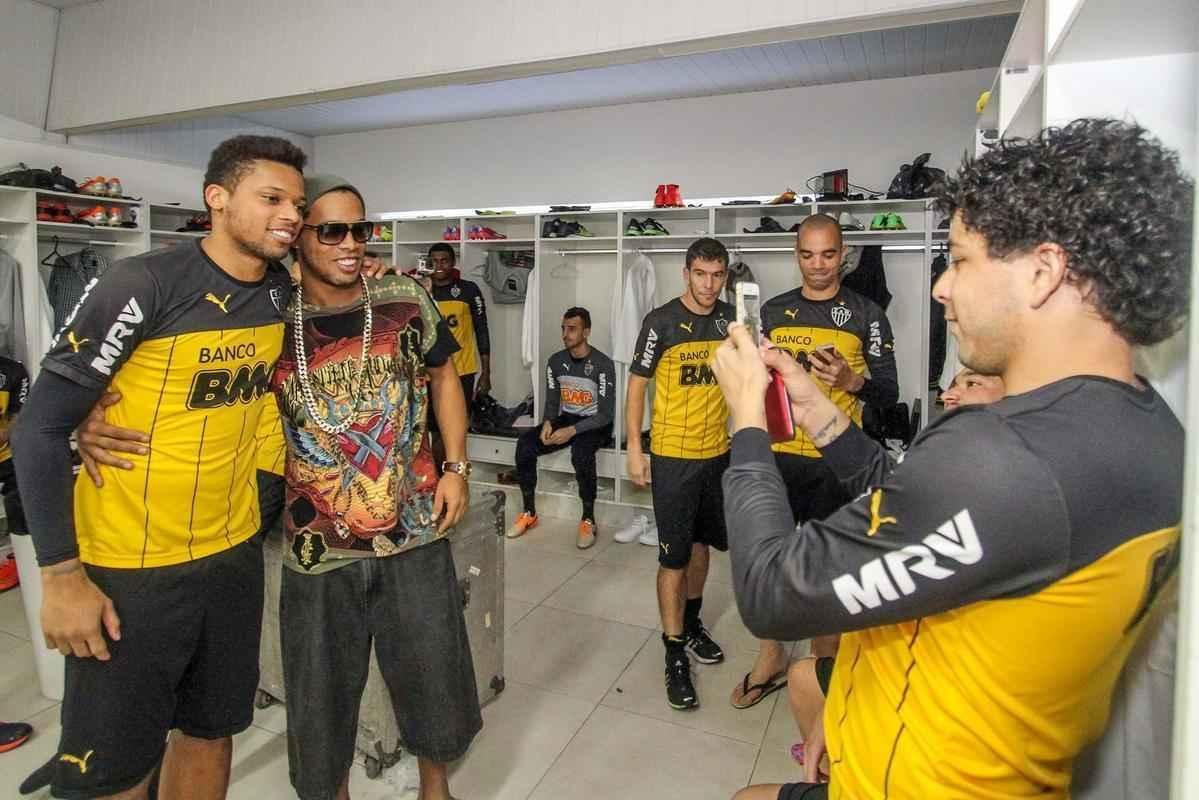 Ronaldinho Gacho se despediu dos jogadores e dos funcionrios do Atltico