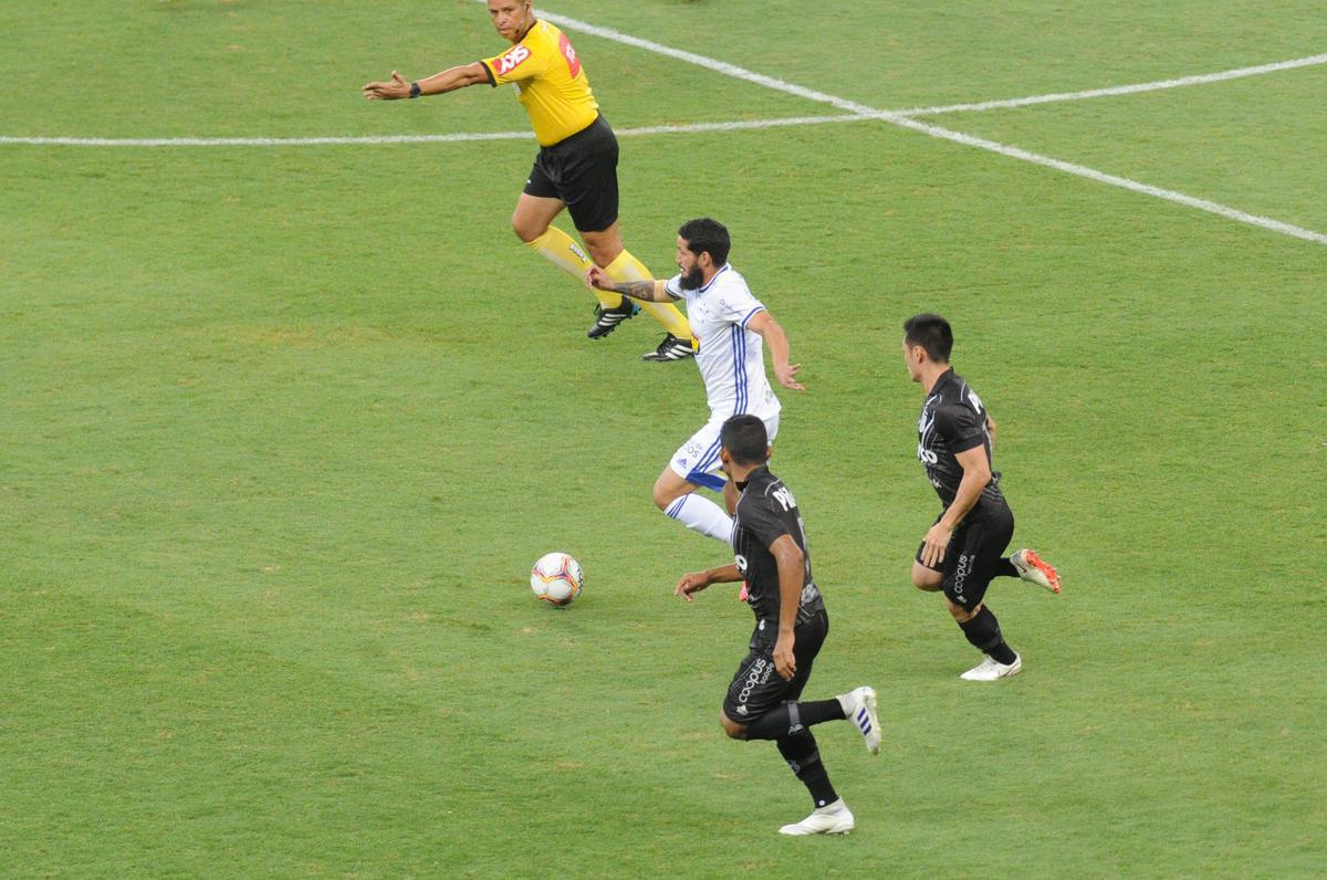 Fotos do jogo entre Cruzeiro e Ponte Preta, no Mineiro, em Belo Horizonte, pela 12 rodada da Srie B do Campeonato Brasileiro